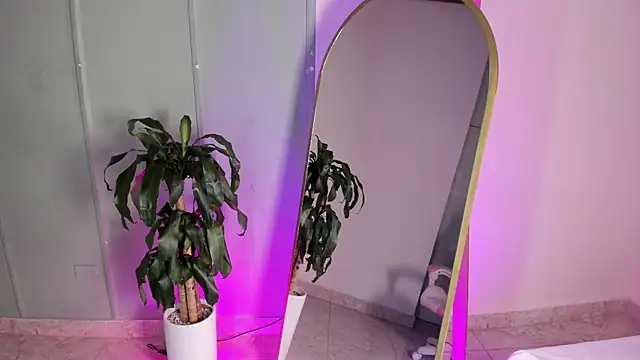 Athenea  fox online show from 10/01/25, 12:31