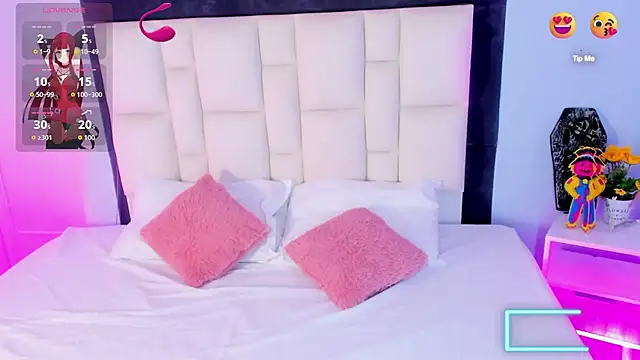 Athenea  fox online show from 10/24/25, 11:42