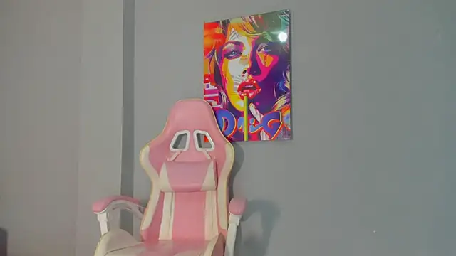 Snapshot of Athenea__fox chatting on 12/22/25, 12:38 Athenea fox online show from 12/22/25, 12:38