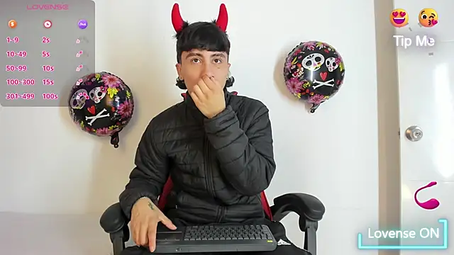 XaanderGrey online show from 10/18/25, 07:38