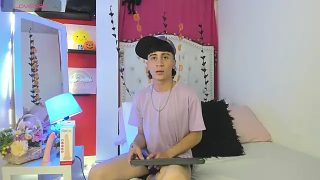 XaanderGrey online show from 10/30/25, 07:55