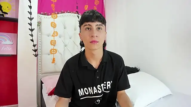 XaanderGrey online show from 10/05/25, 08:21