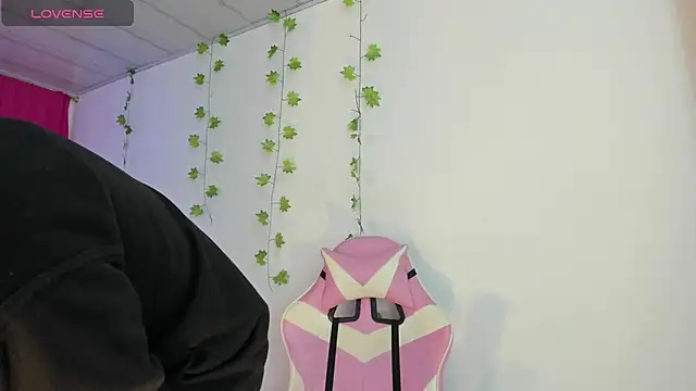 XaanderGrey online show from 12/15/25, 07:20