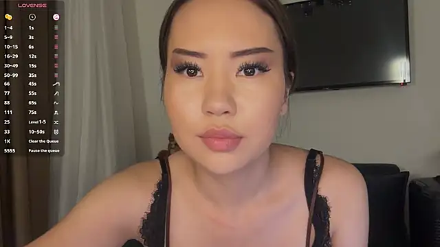 Ur neighbor Kira online show from 04/10/26, 02:13