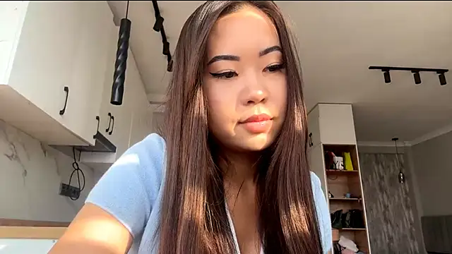 Ur neighbor Kira online show from 10/24/25, 09:19