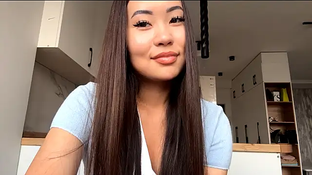 Snapshot of Ur_neighbor_Kira chatting on 10/12/25, 11:11 Ur neighbor Kira online show from 10/12/25, 11:11