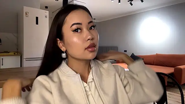 Ur neighbor Kira online show from 11/02/25, 12:21