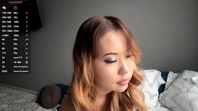 Ur neighbor Kira online show from 02/12/26, 11:10