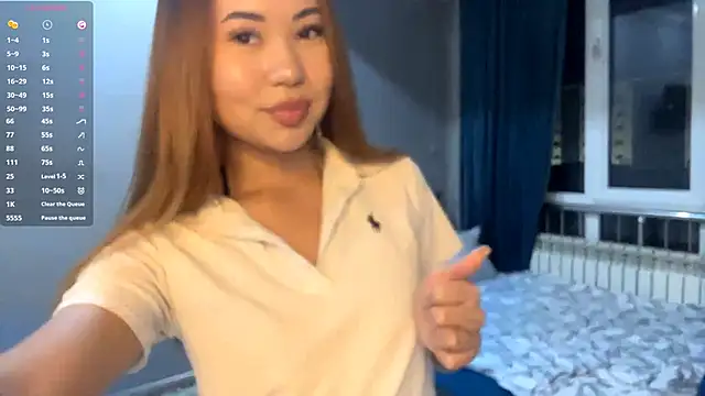 Ur neighbor Kira online show from 01/10/26, 01:17