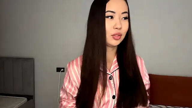 Ur neighbor Kira online show from 11/13/25, 03:16