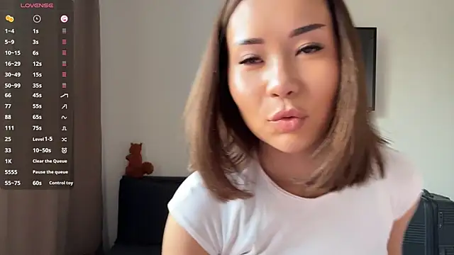 Ur neighbor Kira online show from 05/17/26, 01:33