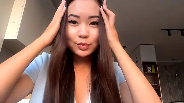 Ur neighbor Kira online show from 10/25/25, 11:42