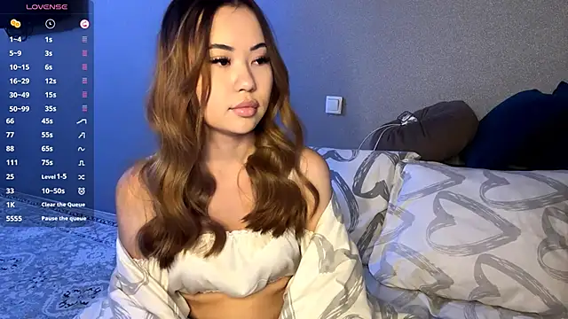 Ur neighbor Kira online show from 01/17/26, 12:20