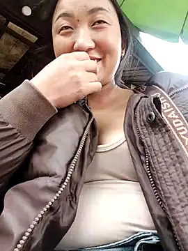 Snapshot of zhen-zo chatting on 10/27/25, 02:45 zhen-zo online show from 10/27/25, 02:45