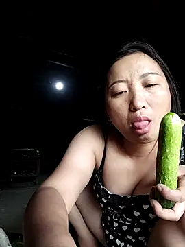 Snapshot of zhen-zo chatting on 10/23/25, 03:38 zhen-zo online show from 10/23/25, 03:38