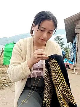 Snapshot of buddy-sexy chatting on 12/17/25, 01:54 buddy-sexy online show from 12/17/25, 01:54