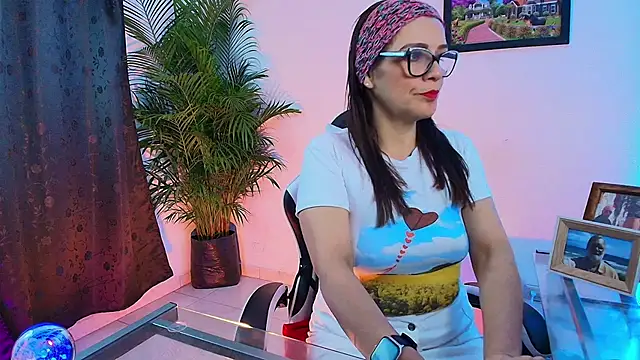 Snapshot of Carol_Miss2 chatting on 11/12/25, 10:41 Carol Miss2 online show from 11/12/25, 10:41