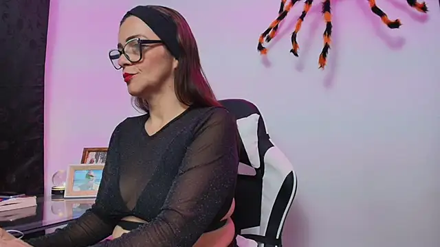 Snapshot of Carol_Miss2 chatting on 10/28/25, 10:36 Carol Miss2 online show from 10/28/25, 10:36