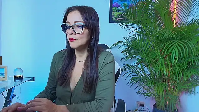 Snapshot of Carol_Miss2 chatting on 11/10/25, 02:44 Carol Miss2 online show from 11/10/25, 02:44