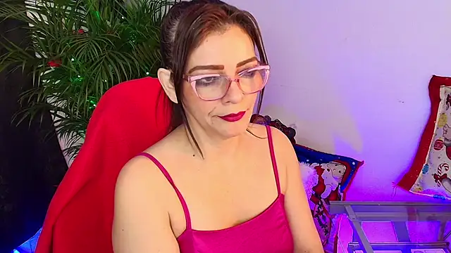 Snapshot of Carol_Miss2 chatting on 12/04/25, 11:31 Carol Miss2 online show from 12/04/25, 11:31