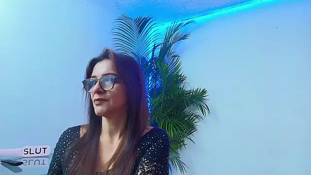 Snapshot of Carol_Miss2 chatting on 10/06/25, 01:23 Carol Miss2 online show from 10/06/25, 01:23