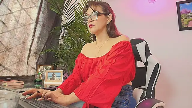 Snapshot of Carol_Miss2 chatting on 11/01/25, 12:21 Carol Miss2 online show from 11/01/25, 12:21