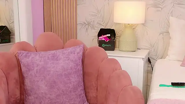 MarilynWild online show from 12/19/25, 04:05