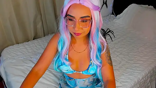 Snapshot of EmilyValk chatting on 10/17/25, 01:53 EmilyValk online show from 10/17/25, 01:53