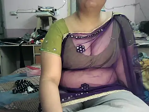 Snapshot of Niisha_HOT chatting on 10/13/25, 07:59 Niisha HOT online show from 10/13/25, 07:59