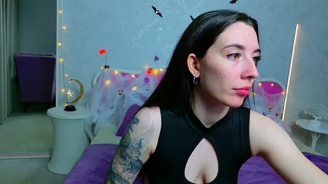 Curious Lily online show from 10/28/25, 01:06