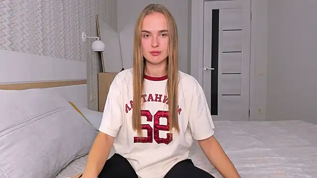 LilMary  online show from 10/12/25, 07:59