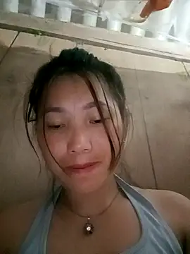 min-xinh online show from 10/25/25, 12:17