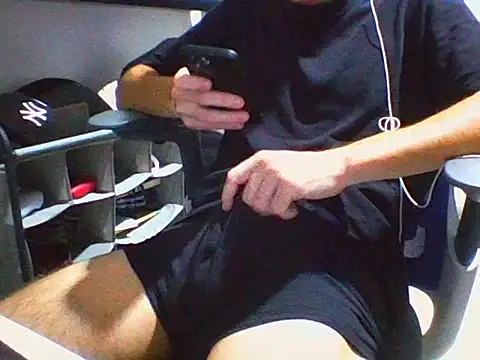 AlbertoRuiz086 online show from 10/25/25, 07:40