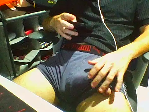 AlbertoRuiz086 online show from 10/28/25, 06:23