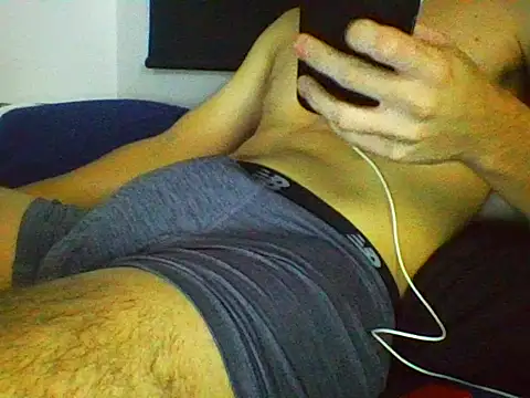 Snapshot of AlbertoRuiz086 chatting on 10/16/25, 06:21 AlbertoRuiz086 online show from 10/16/25, 06:21