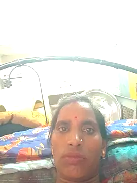 Snapshot of Munni_ji chatting on 10/06/25, 05:52 Munni ji online show from 10/06/25, 05:52