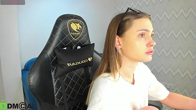 KarinaBroks online show from 11/25/25, 09:42