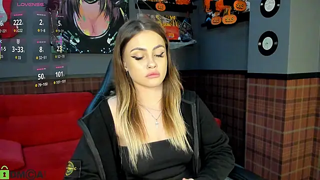 KarinaBroks online show from 10/30/25, 03:20