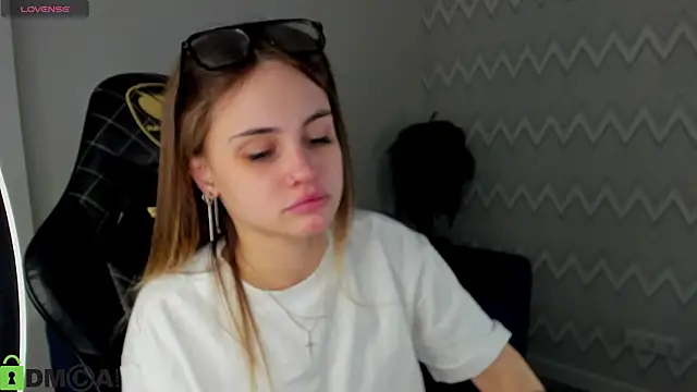 KarinaBroks online show from 11/04/25, 08:34