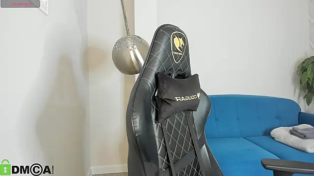 KarinaBroks online show from 12/02/25, 09:44