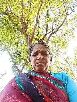 Snapshot of Rs_sonam chatting on 06/10/26, 12:39 Rs sonam online show from 06/10/26, 12:39