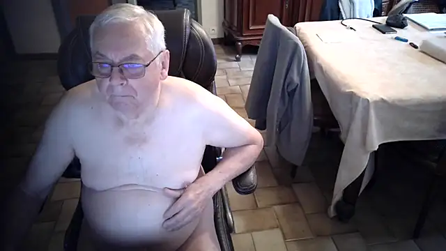 Snapshot of Alain633 chatting on 10/01/25, 06:29 Alain633 online show from 10/01/25, 06:29