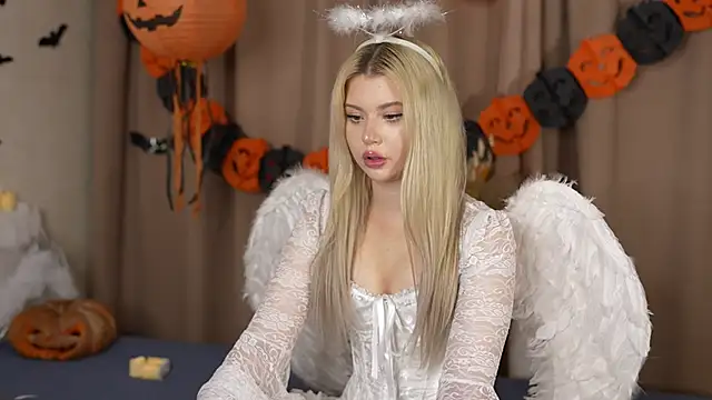 AshleyNikoo online show from 10/31/25, 04:25