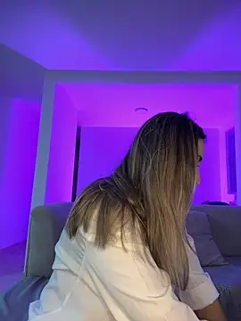 Mariana gom online show from 11/28/25, 04:12