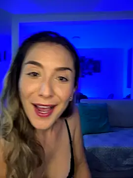 Mariana gom online show from 11/22/25, 03:16