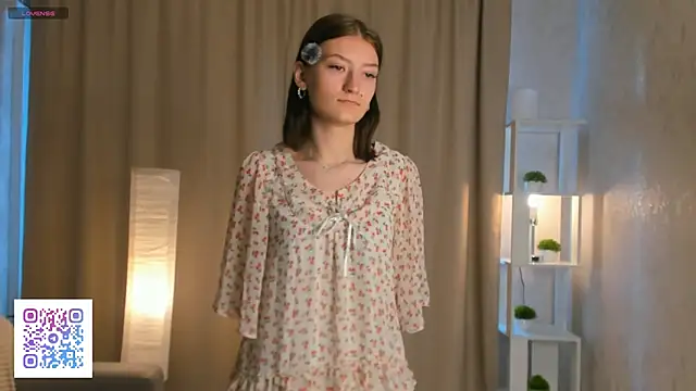 AnnaleeJennie online show from 09/30/25, 04:07