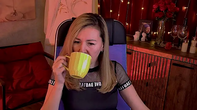 DonnaSmitth online show from 04/15/26, 07:07