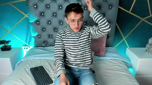 Lian Miller1  online show from 10/01/25, 12:20