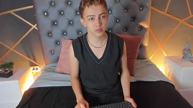 Lian Miller1  online show from 10/06/25, 11:55