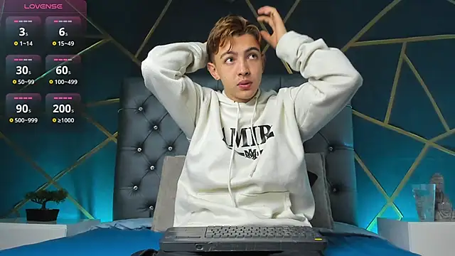 Lian Miller1  online show from 11/20/25, 12:39